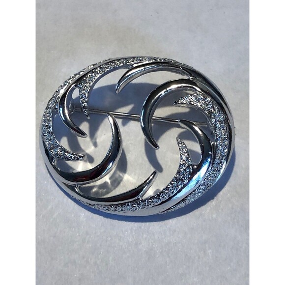 Lovely Vintage  Sarah Coventry Textured Swirl Modernist Silver Tone Brooch - Picture 5 of 5